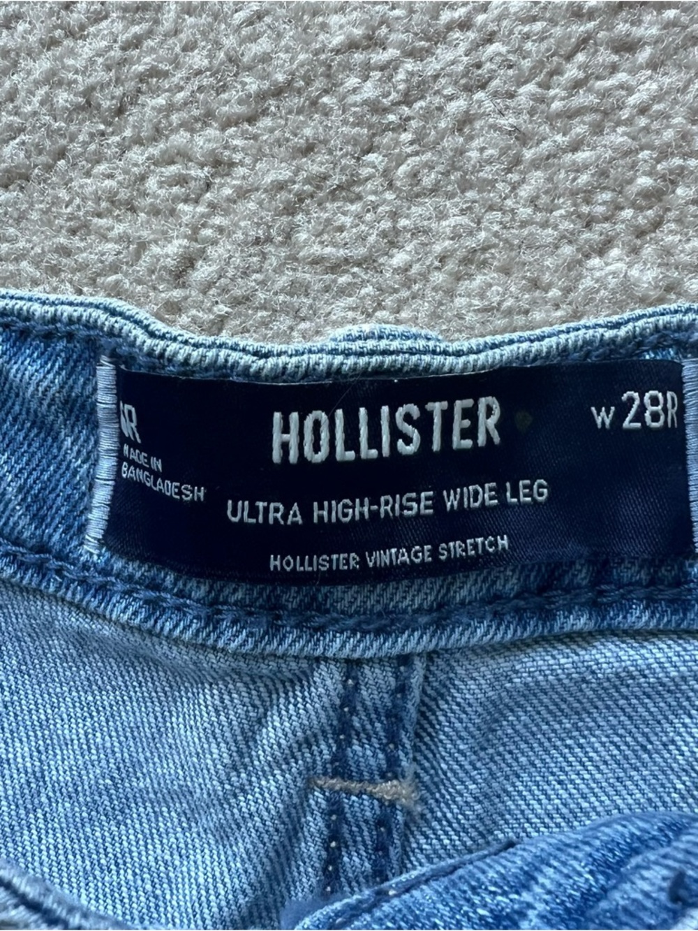 Hollister Ultra High Rise Wide Leg Jeans - Womens size 6/28 - Picture 4 of 4